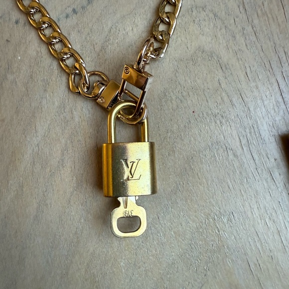Louis Vuitton Gold Padlock Necklace - Picture 4 of 4